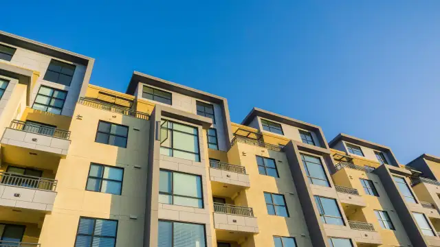 MultifamilyBuilding GettyImages 1094282988