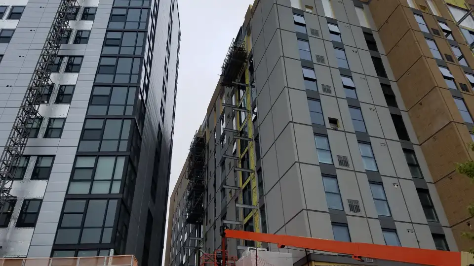 rsz tight site at hub on campus